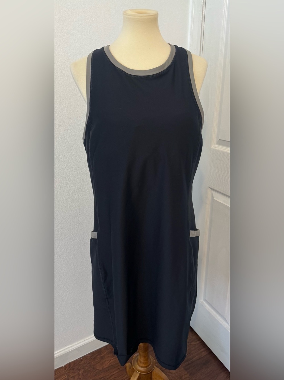 Summersalt The Do-It-All Tennis Dress Gym Athleisure Outdoors Active Black Sz 18